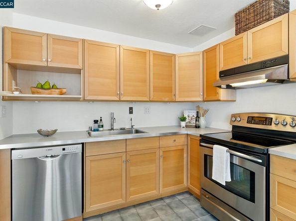 193 Montecito 303, Oakland CA 94610