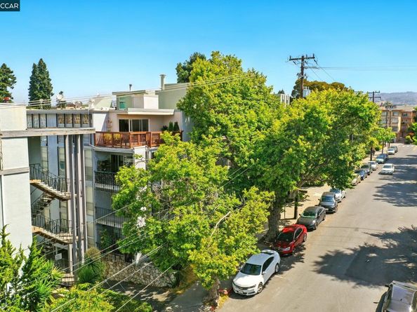 193 Montecito 303, Oakland CA 94610