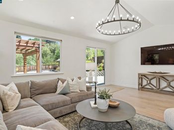 273 Valle Vista Dr