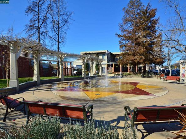 1324 Chateau Cmn 206, Livermore CA 94550