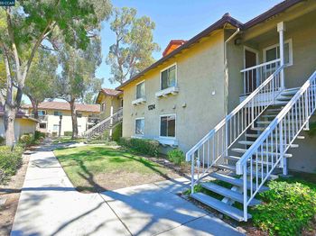 1324 Chateau Cmn