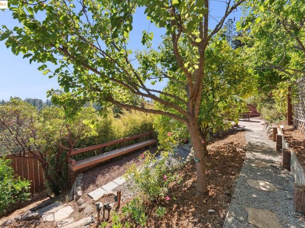 5958 Colton Blvd., Oakland CA 94611