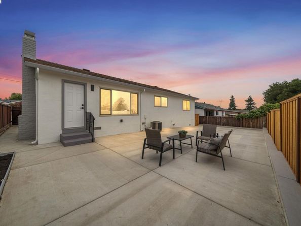19267 Gliddon St, Castro Valley CA 94546