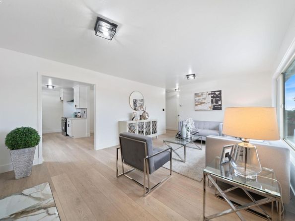 19267 Gliddon St, Castro Valley CA 94546