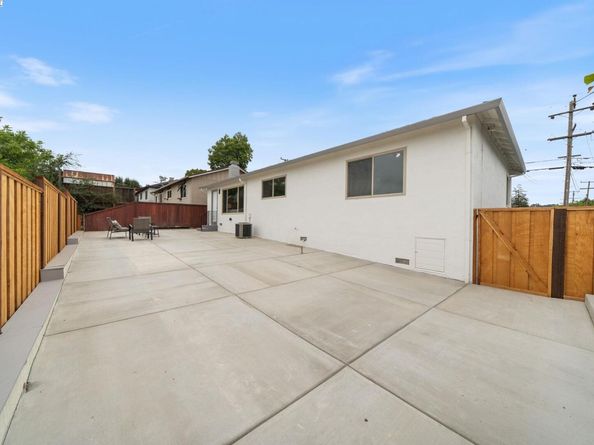 19267 Gliddon St, Castro Valley CA 94546
