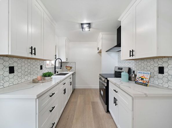 19267 Gliddon St, Castro Valley CA 94546