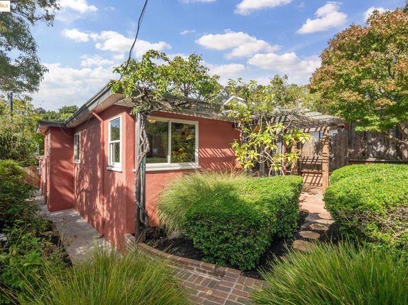 1510 Valley Rd, Kensington CA 94707