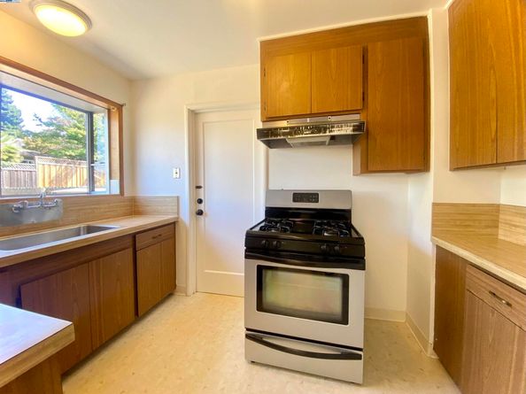 21284 Tyee St, Castro Valley CA 94546