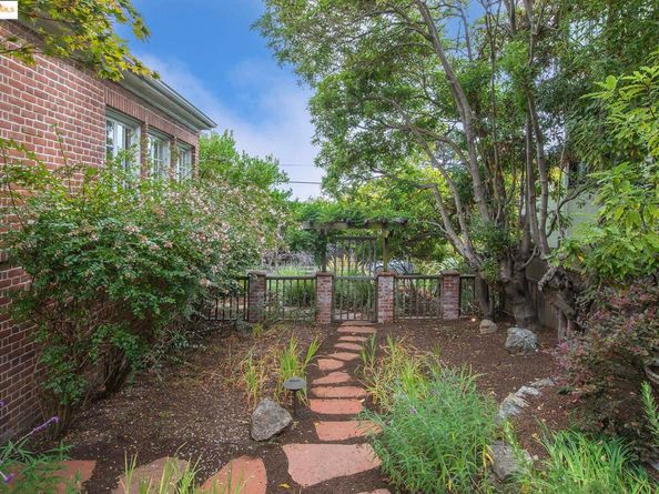 1923 Thousand Oaks Blvd, Berkeley CA 94707
