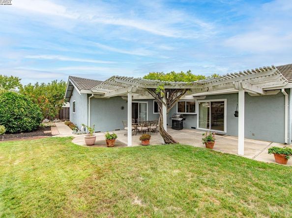 7867 Fairoaks Dr, Pleasanton CA 94588