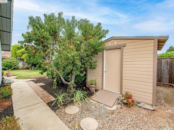 7867 Fairoaks Dr, Pleasanton CA 94588