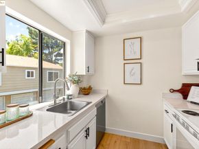 221 Village Pl, Martinez CA 94553
