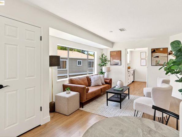 221 Village Pl, Martinez CA 94553