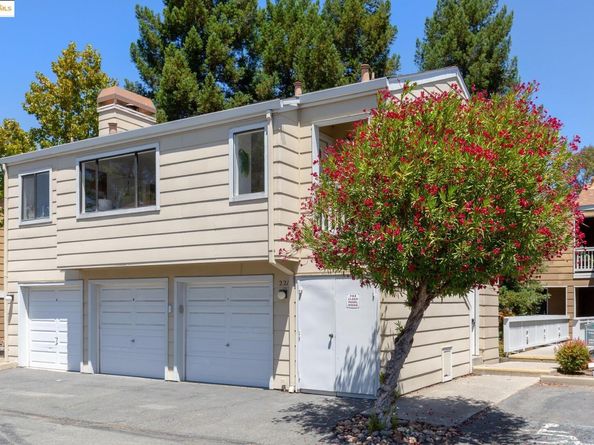 221 Village Pl, Martinez CA 94553