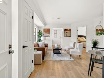 221 Village Pl