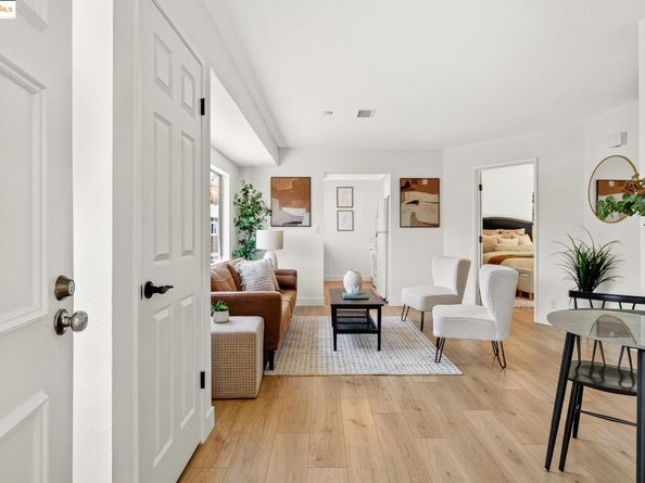221 Village Pl, Martinez CA 94553