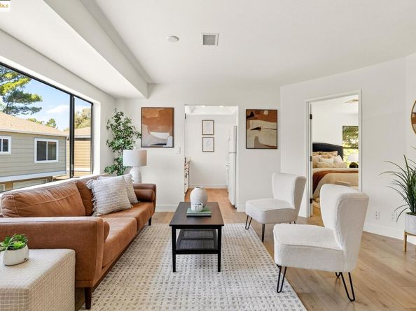221 Village Pl, Martinez CA 94553