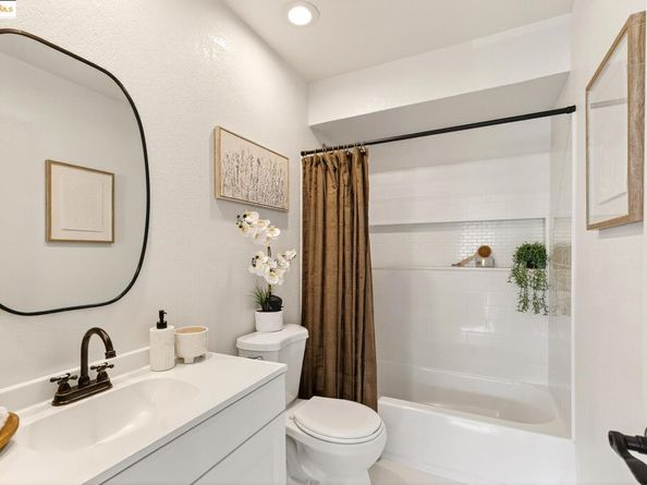 221 Village Pl, Martinez CA 94553