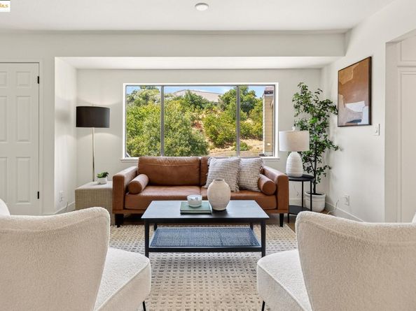 221 Village Pl, Martinez CA 94553