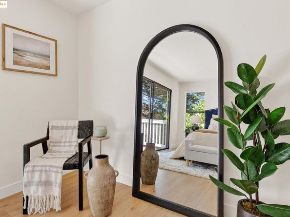 221 Village Pl, Martinez CA 94553