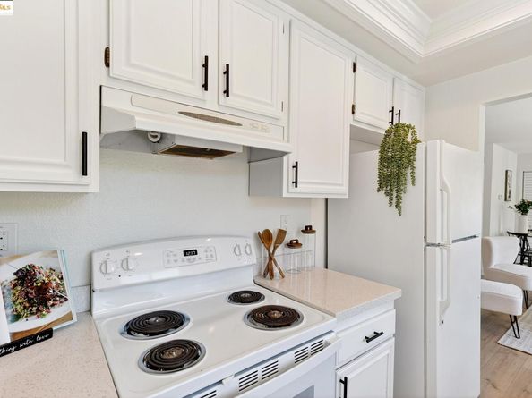 221 Village Pl, Martinez CA 94553