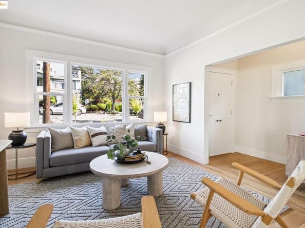 5361 Thomas Ave, Oakland CA 94618