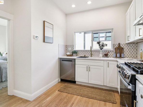 5361 Thomas Ave, Oakland CA 94618