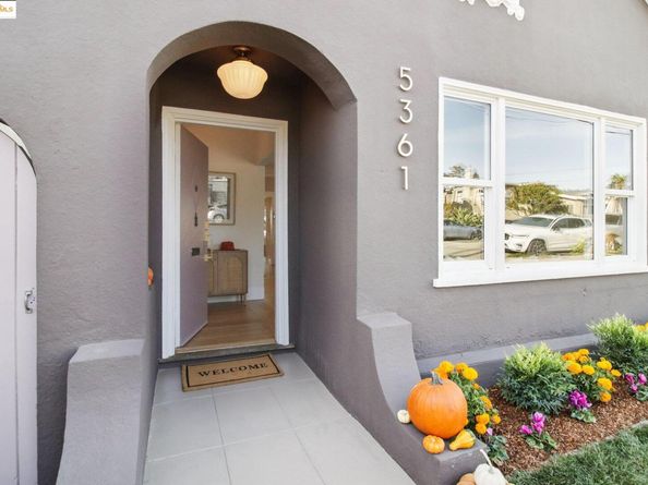 5361 Thomas Ave, Oakland CA 94618