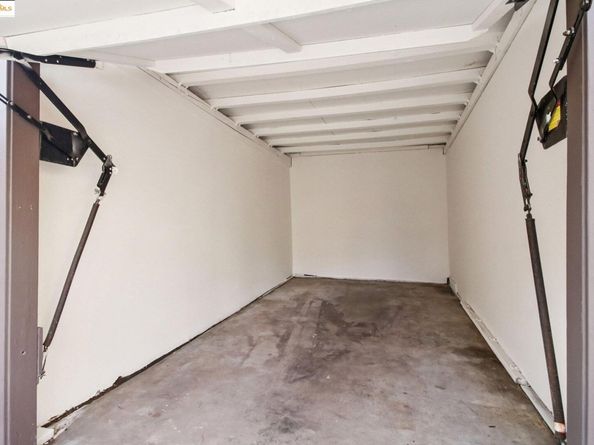 5361 Thomas Ave, Oakland CA 94618