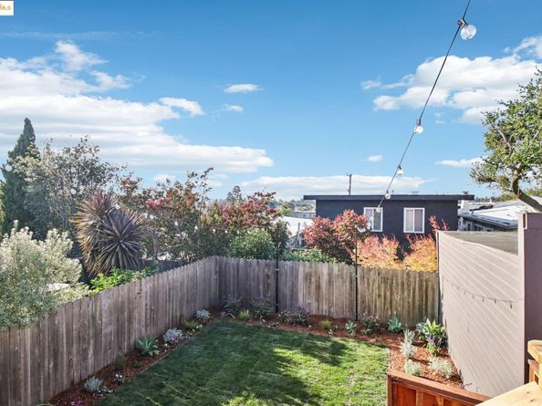 5361 Thomas Ave, Oakland CA 94618