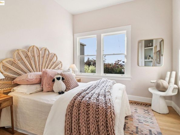 5361 Thomas Ave, Oakland CA 94618