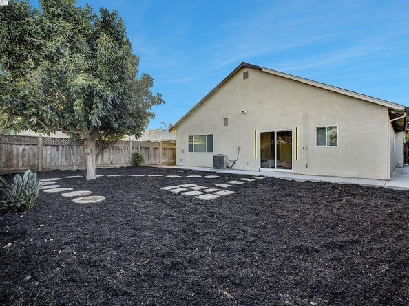 6140 Mayhews Landing Rd, Newark CA 94560