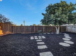 6140 Mayhews Landing Rd, Newark CA 94560