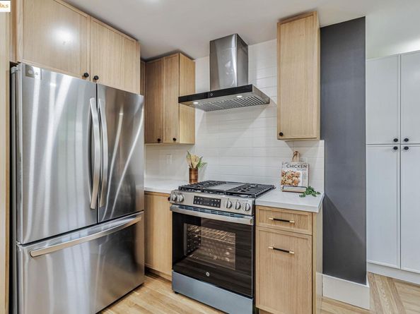 5614 Dover St, Oakland CA 94609