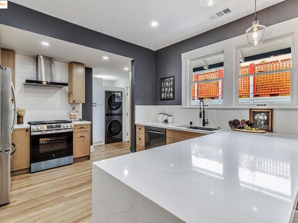 5614 Dover St, Oakland CA 94609