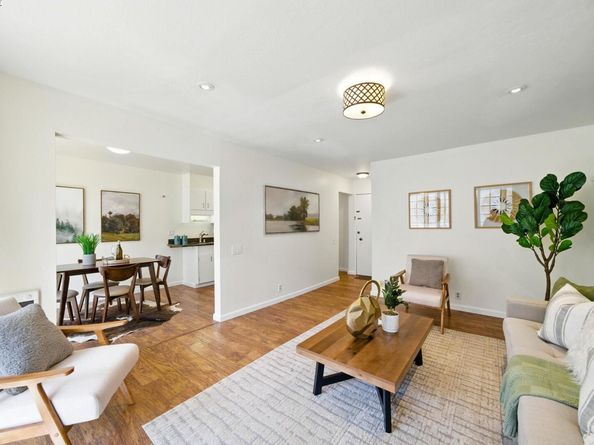 398 Adams St 304, Oakland CA 94610