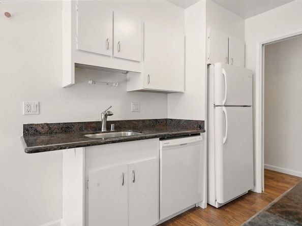 398 Adams St 304, Oakland CA 94610