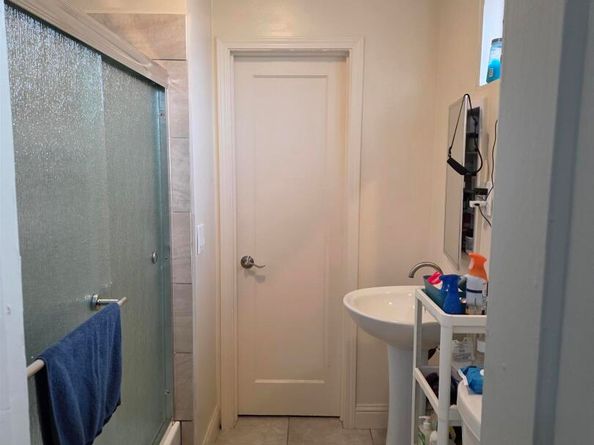 9821 E St, Oakland CA 94503