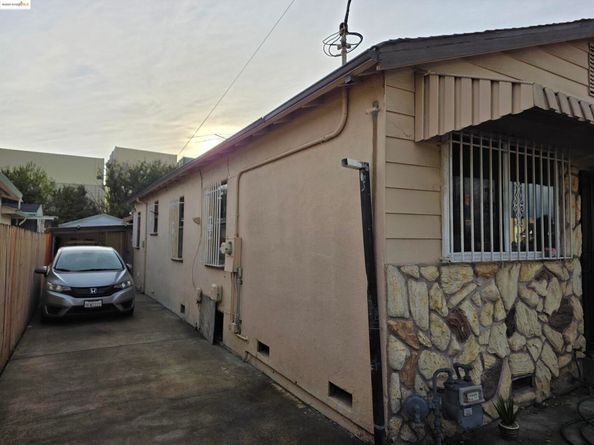 9821 E St, Oakland CA 94503