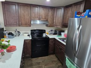 9821 E St, Oakland CA 94503