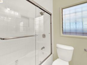 2106 Woodbine Ave, Oakland CA 94602