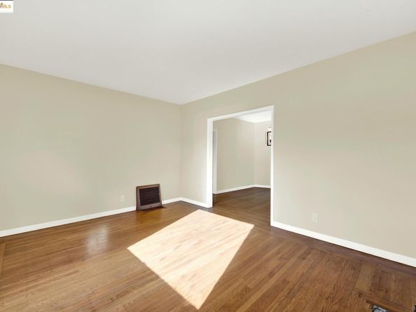 2106 Woodbine Ave, Oakland CA 94602
