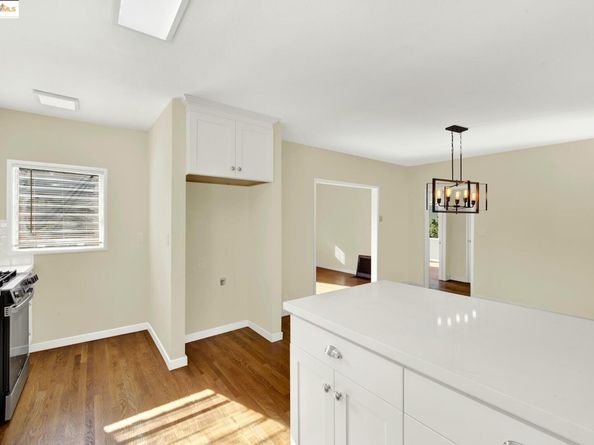 2106 Woodbine Ave, Oakland CA 94602