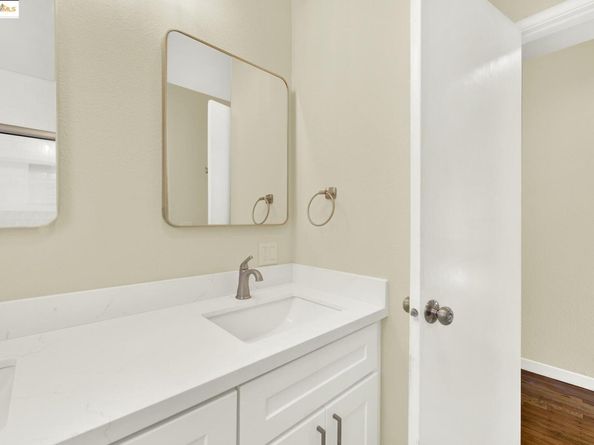 2106 Woodbine Ave, Oakland CA 94602
