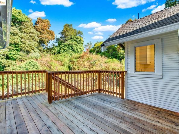 2106 Woodbine Ave, Oakland CA 94602