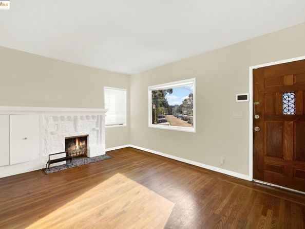 2106 Woodbine Ave, Oakland CA 94602