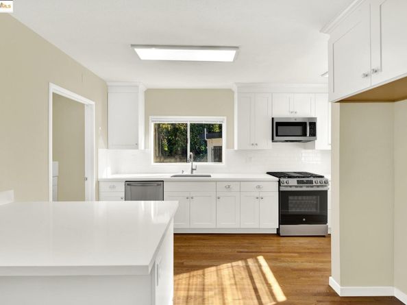 2106 Woodbine Ave, Oakland CA 94602
