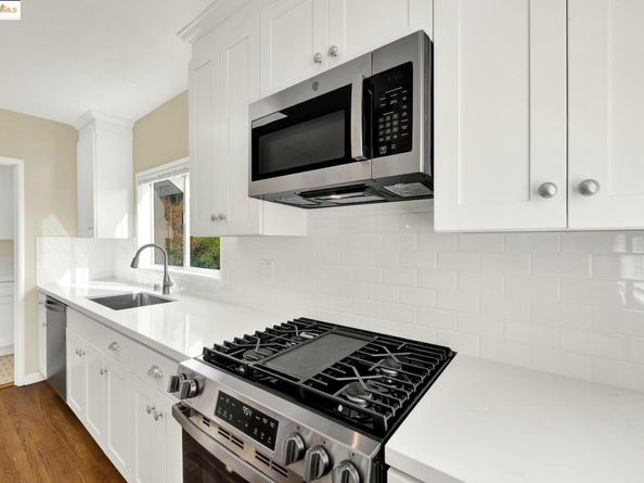 2106 Woodbine Ave, Oakland CA 94602