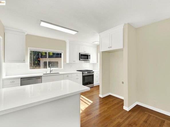 2106 Woodbine Ave, Oakland CA 94602