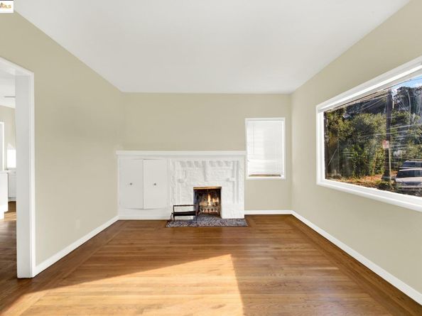 2106 Woodbine Ave, Oakland CA 94602